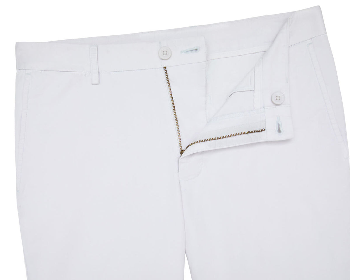 Holderness & Bourne Men’s Light Gray Golf Shorts with pants unbuttoned
