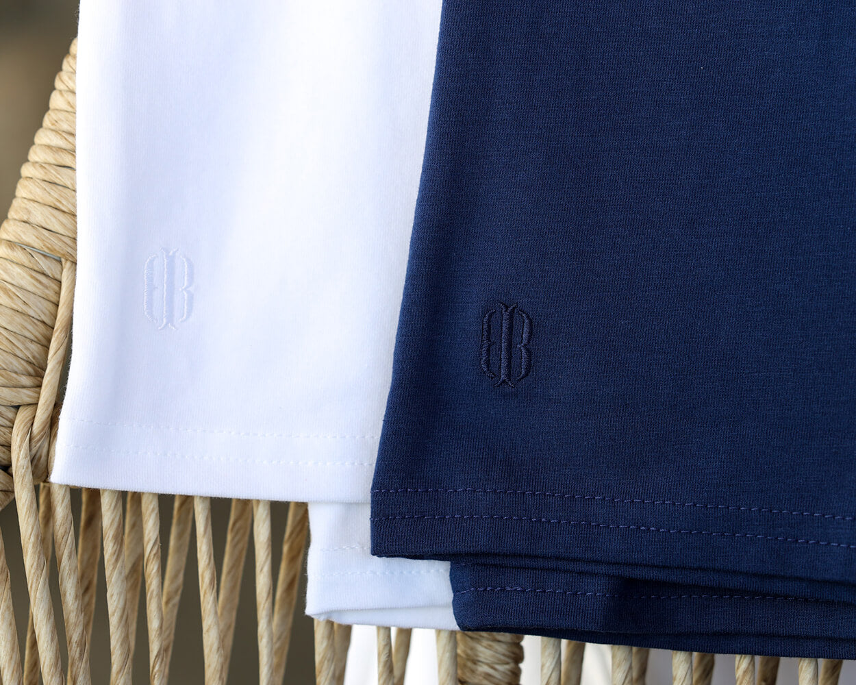 Holderness & Bourne Men’s Pima Cotton White T-Shirt and navy logo close up